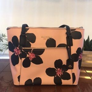 Kate spade Grand flora serendipity pink pocket tote with zipper pocket